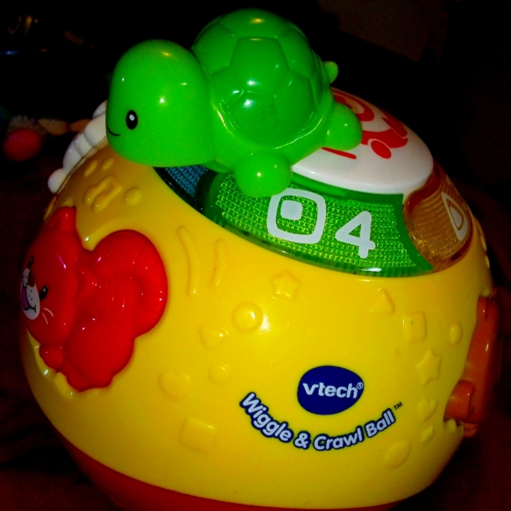 Wiggle & Giggle Crawl Ball